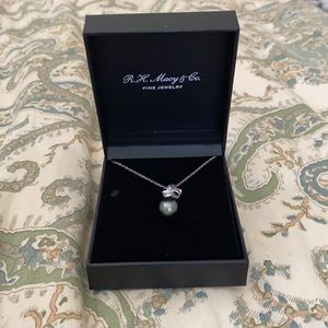 Macy’s fine jewelry necklace black pearl SS